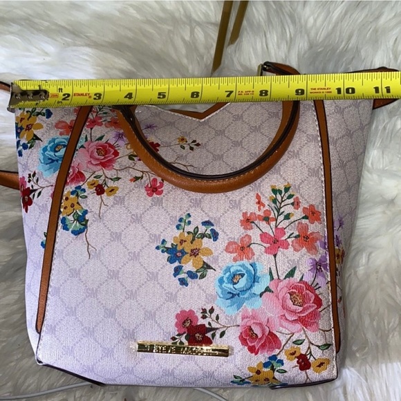 Steve Madden “BJAPAN” Cream Monogram Crossbody Bag - Picture 5 of 6